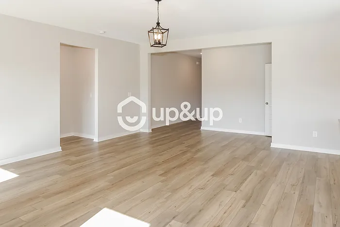 4 bed, 2.0 bath, 2258 sqft, $1,845 — Photo 2