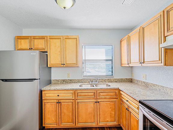 4th image of 6909 Karin Ct #B