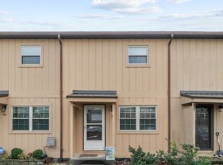 1023 Marina Dr APT 5, Hurricane, WV 25526