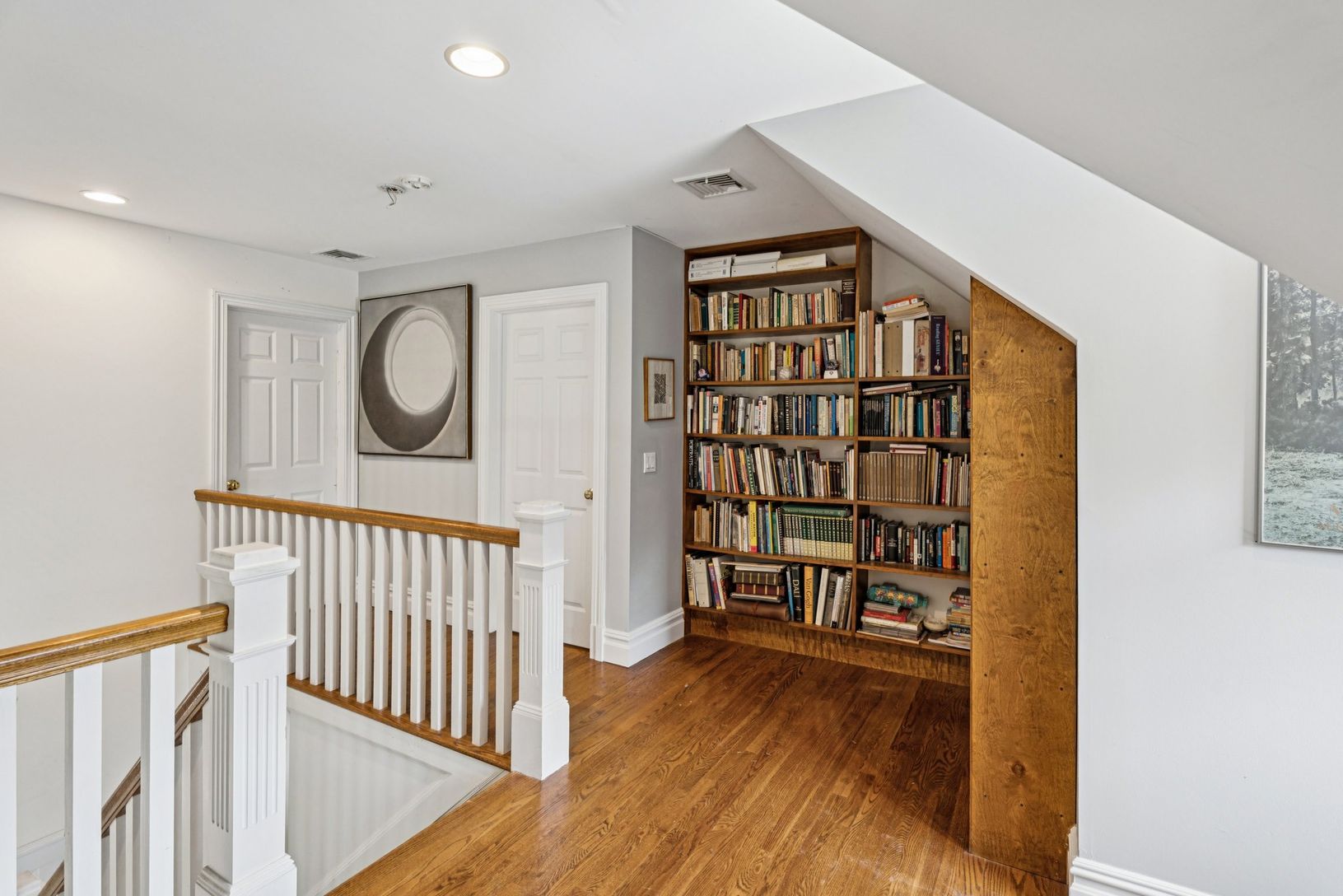 Elegant second-level built-in library offering a refined space for reading and display.