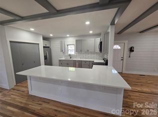 6802 Lowesville Ln, Stanley, NC 28164
