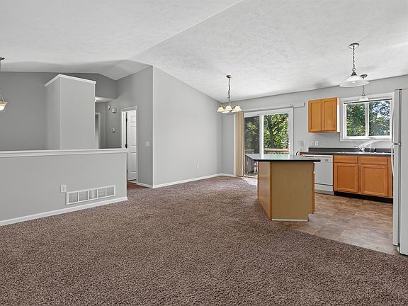 4th image of 1006 26th St SW