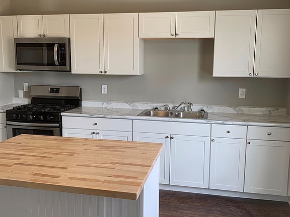 5th image of 360 E Walnut St APT 3