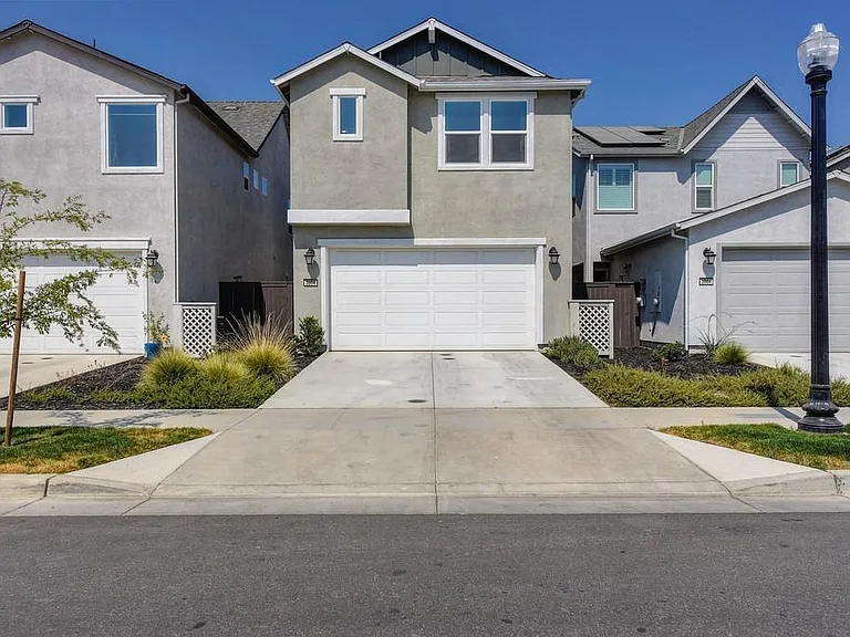 3008 Lone Silo Ave — Photo 2