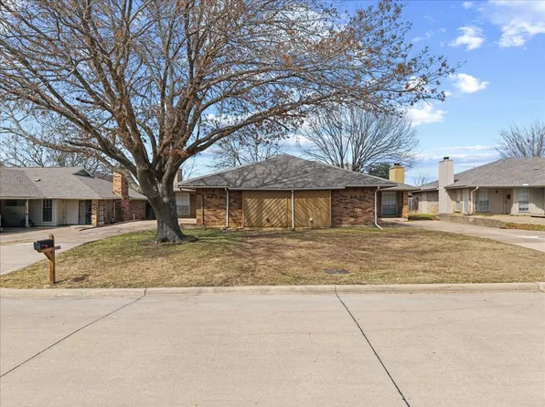 1233 Fairhaven Dr, Mansfield, TX 76063