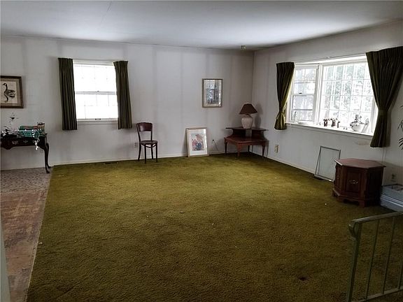 2nd image of 464 Armstrong St