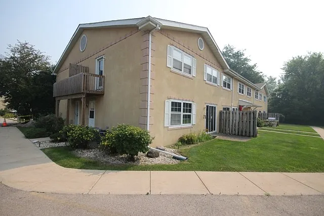 2 bed, 1.5 bath, 1102 sqft, $1,650 — Photo 1