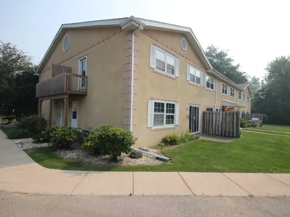 1142 Greenwood Cir, Woodstock, IL 60098