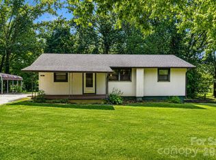 43 Open Valley Rd, Marion, NC 28752