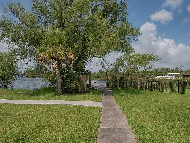 238 Debbie Ln — Photo 2