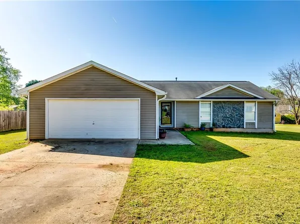 2582 Rosecommons Dr, Hampton, GA 30228