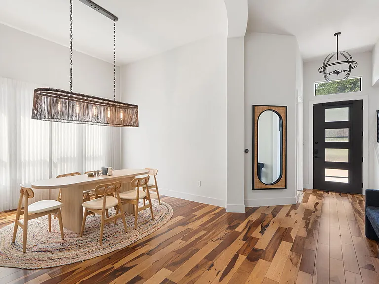 1102 W Monroe St — Photo 15
