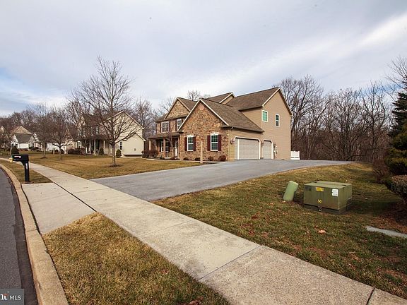 4th image of 109 Balfour Dr