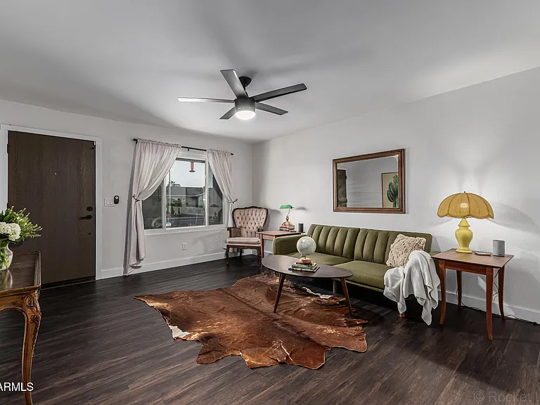 2200 N Los Altos Dr — Photo 4