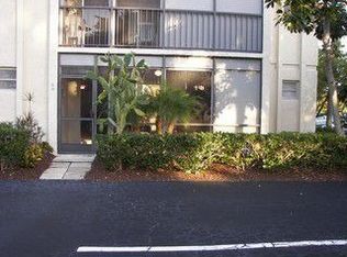 788 Park Shore Dr #12, Naples, FL 34103
