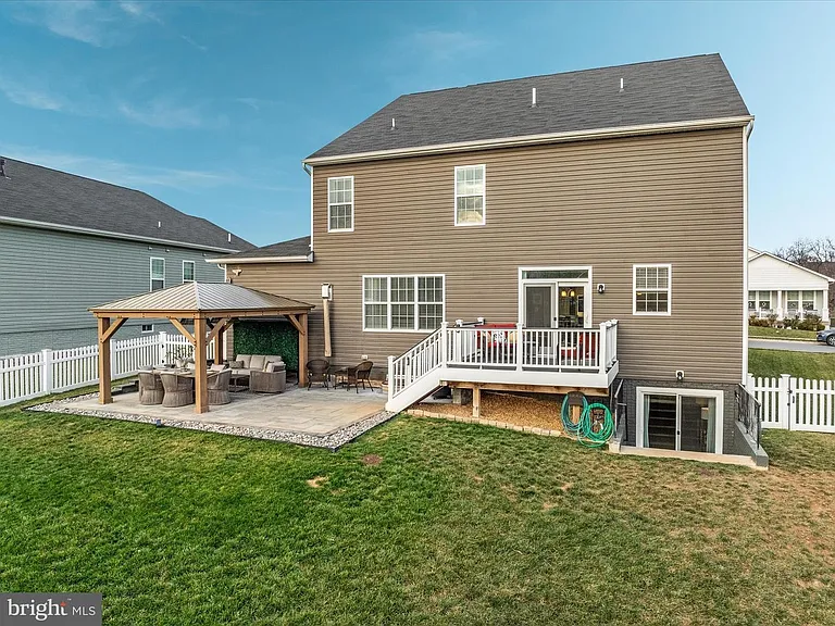 126 Farmhouse Ct — Photo 2