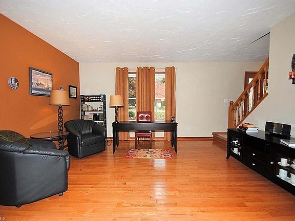 4th image of 28630 Naylor Dr