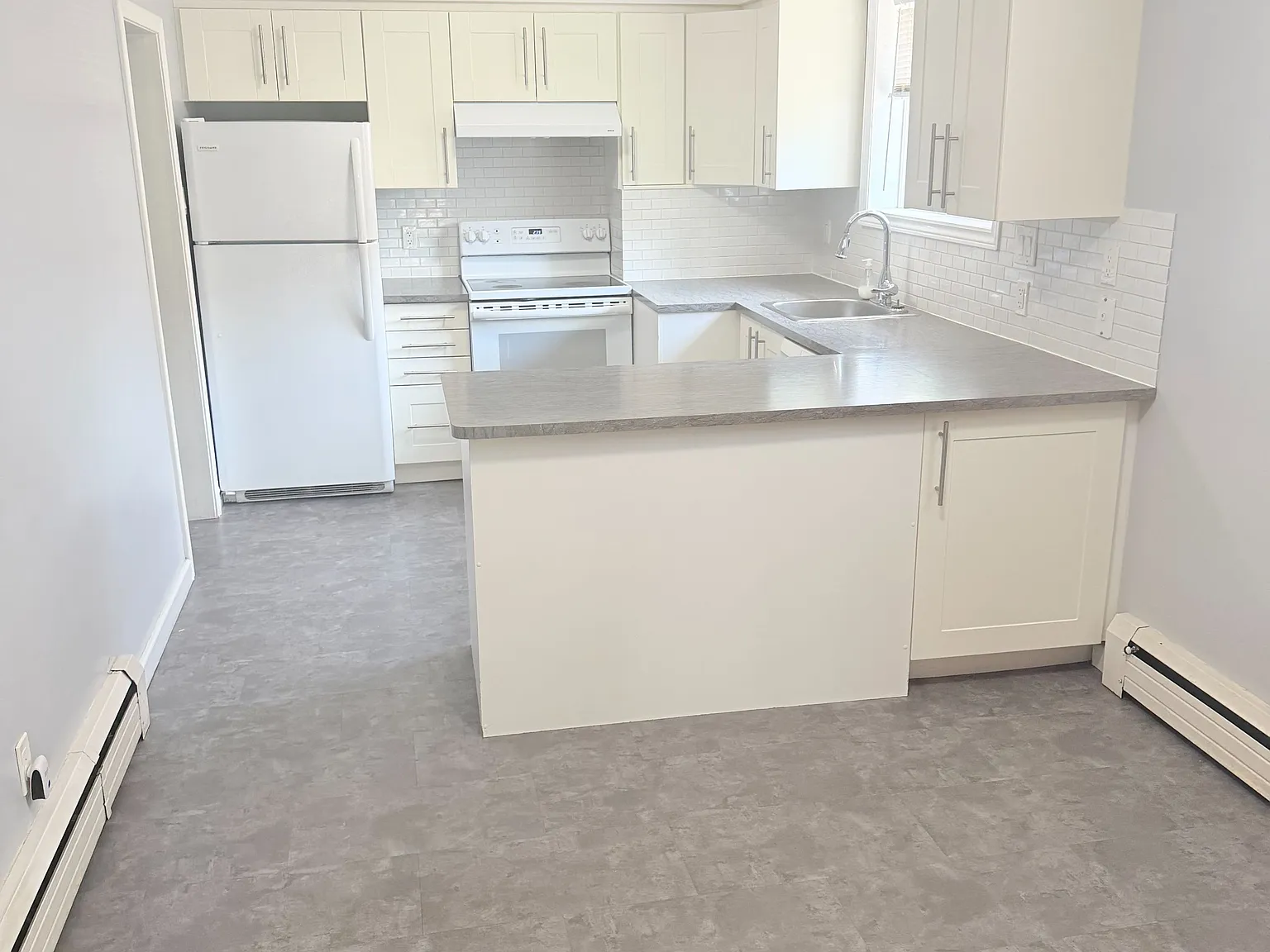 4 bed, $3,495 — Photo 2