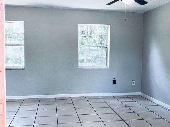5th image of 885 Rockhill St