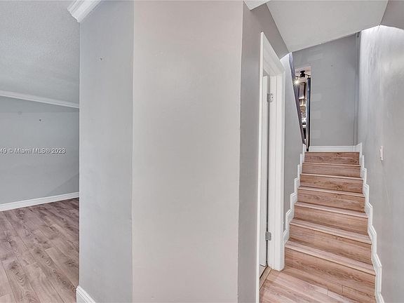 4th image of 400 Valencia Ave APT 4