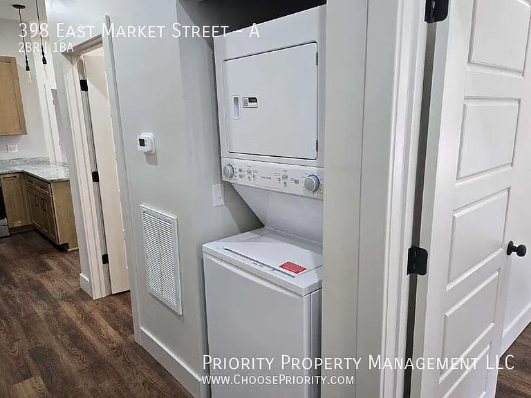 398 E Market St #A — Photo 12