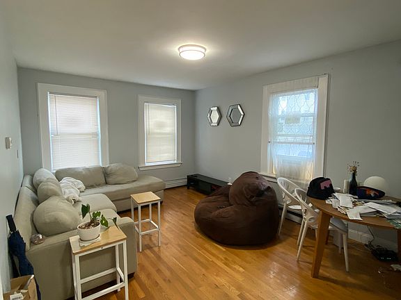 4th image of 27 Woodward St APT 1
