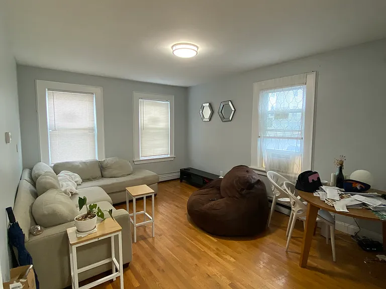 27 Woodward St #1 — Photo 4