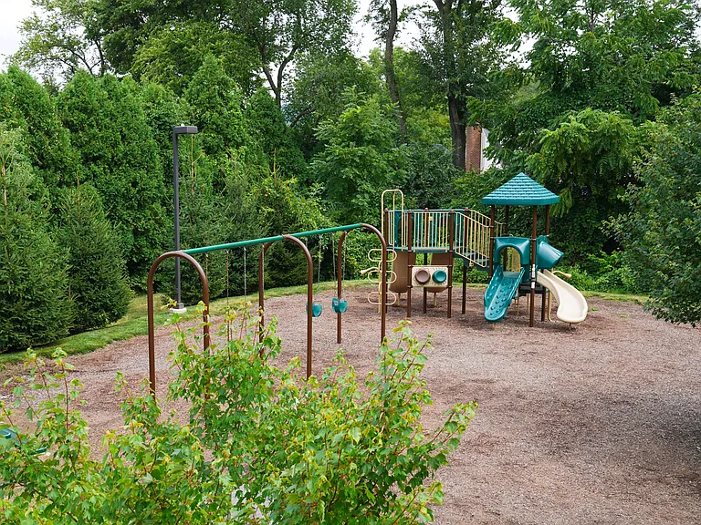 132 Mulberry Dr — Photo 24
