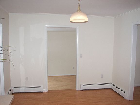 Dining w/ Bonus area