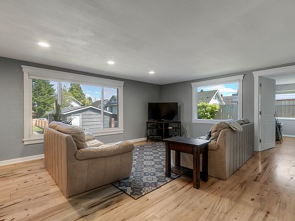 5th image of 3132 N Ferdinand St