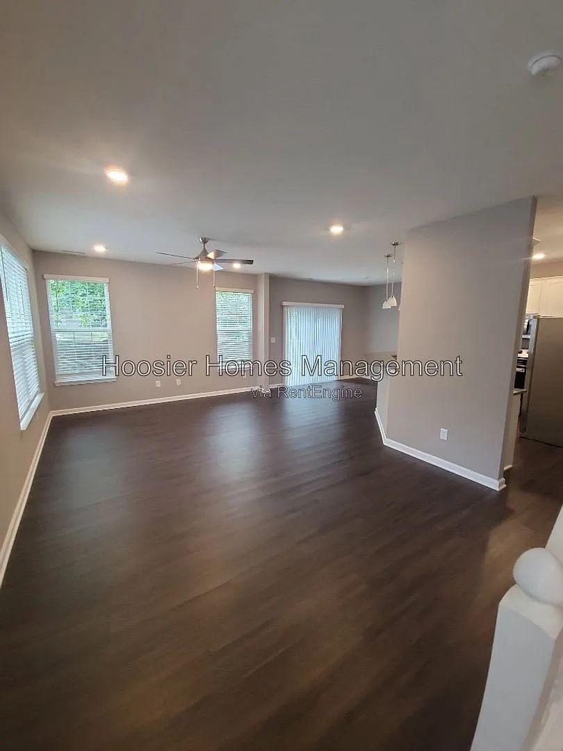 3 bed, 2.5 bath, 1731 sqft, $1,900 — Photo 4
