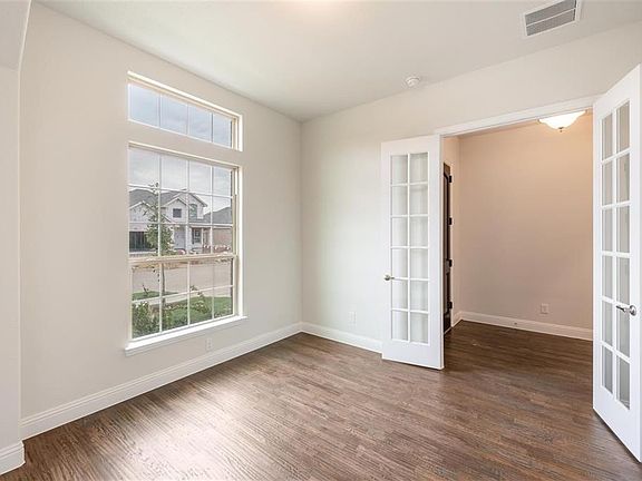 4th image of 3323 Sequoia Ln