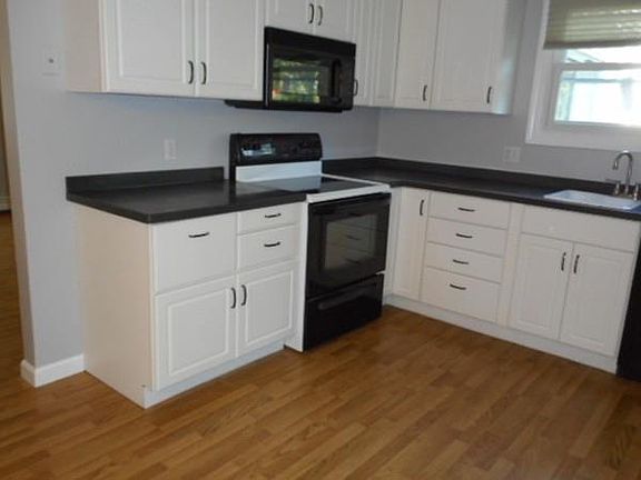 2nd image of 154 E Bacon St APT B3