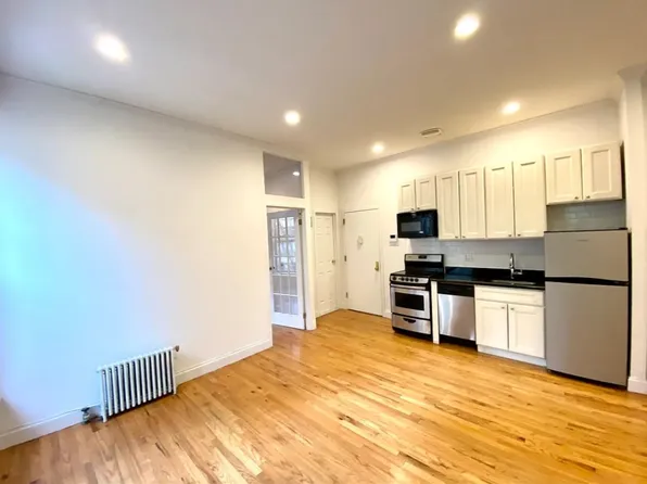 201 East 61st Street 1 image 2 of 7