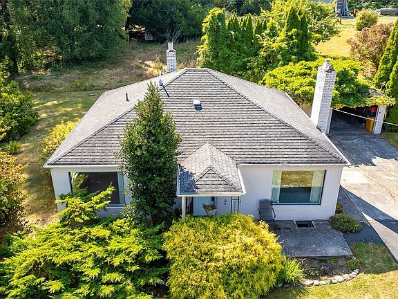 2nd image of 3225 McLeod Road
