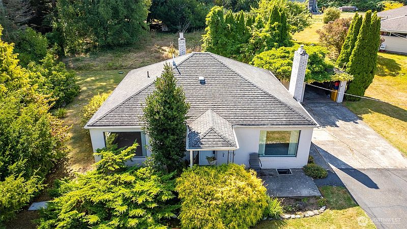 2nd image of 3225 McLeod Road