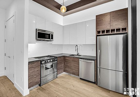3rd image of 313 Saint Marks Ave #2Z