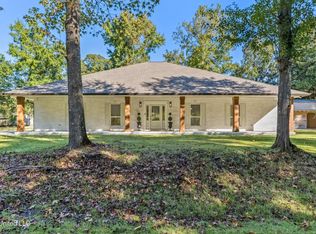 2938 Hickory Ln, Ocean Springs, MS 39564