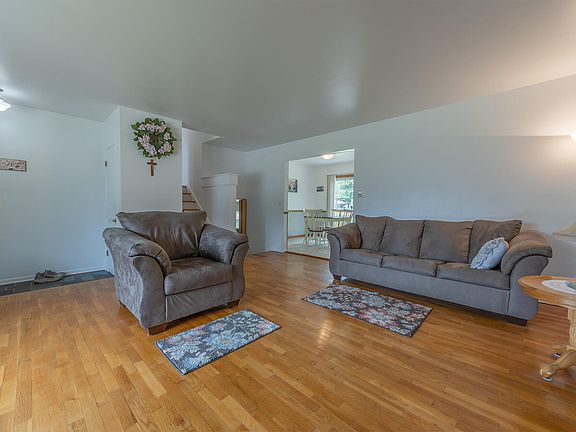 5th image of 2928 Winkfield Ave