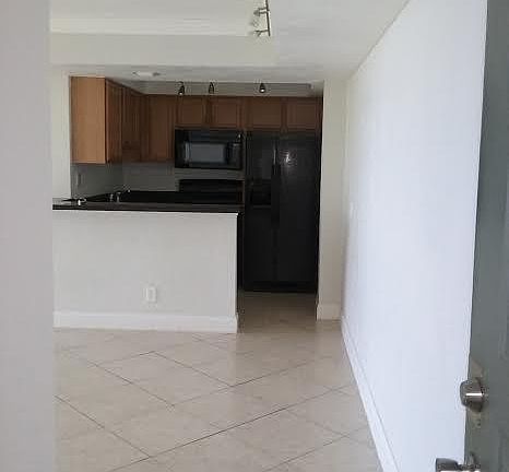 5th image of 760 Executive Center Dr APT 34