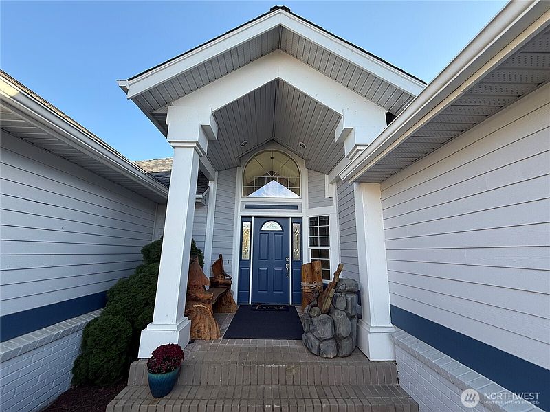 3rd image of 2557 Lakeridge Drive