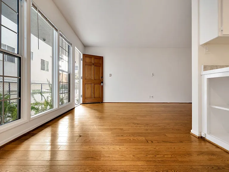218 S Gale Dr — Photo 13