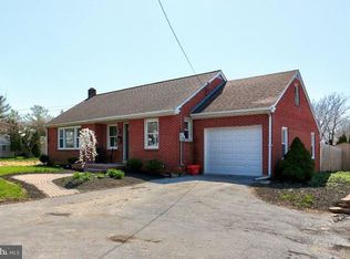 100 E Main St, Leola, PA 17540