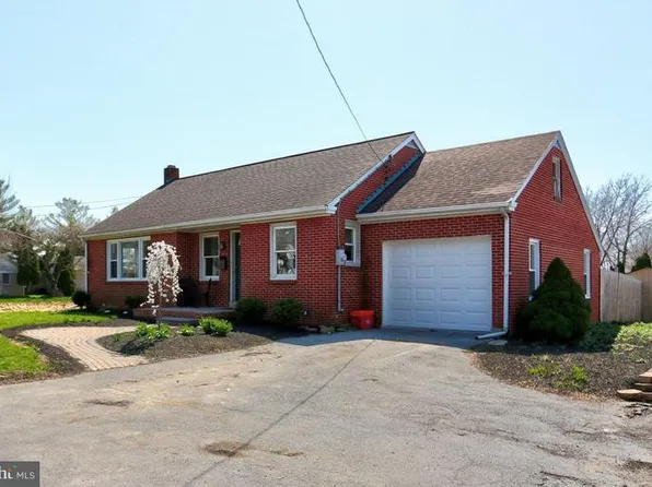 100 E Main St, Leola, PA 17540