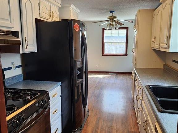 4th image of 701 S Crisp Ave