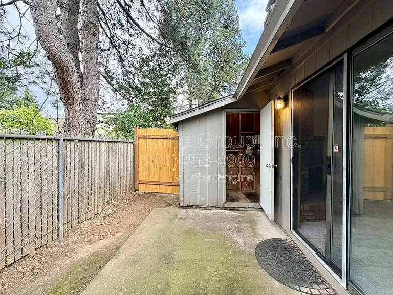 240 NE 143rd Ave — Photo 24