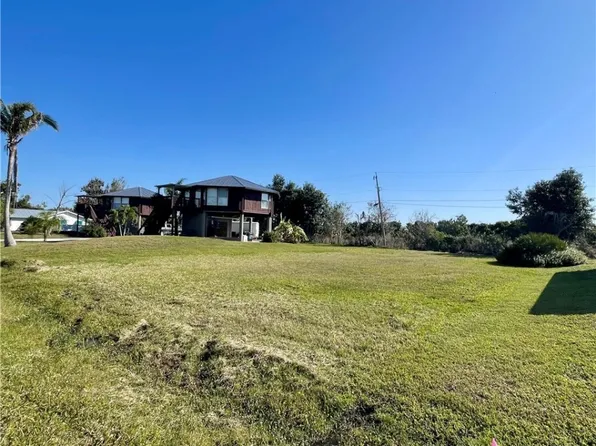 12086 Dolphin Rd, Bokeelia, FL 33922