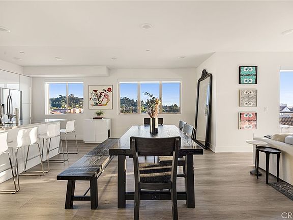 2nd image of 518 E Windsor Rd #305