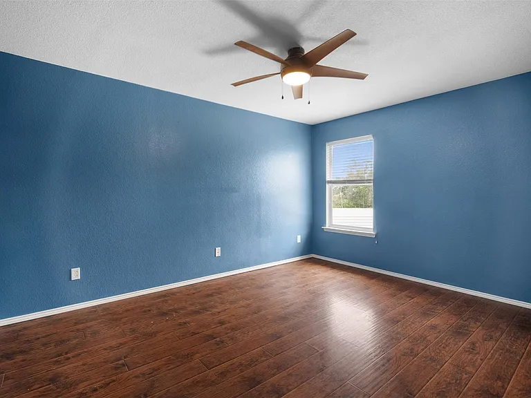 921 Zoe St — Photo 16