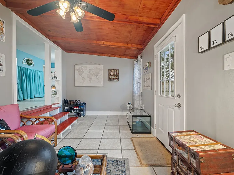 1061 Saint Julian Dr — Photo 14